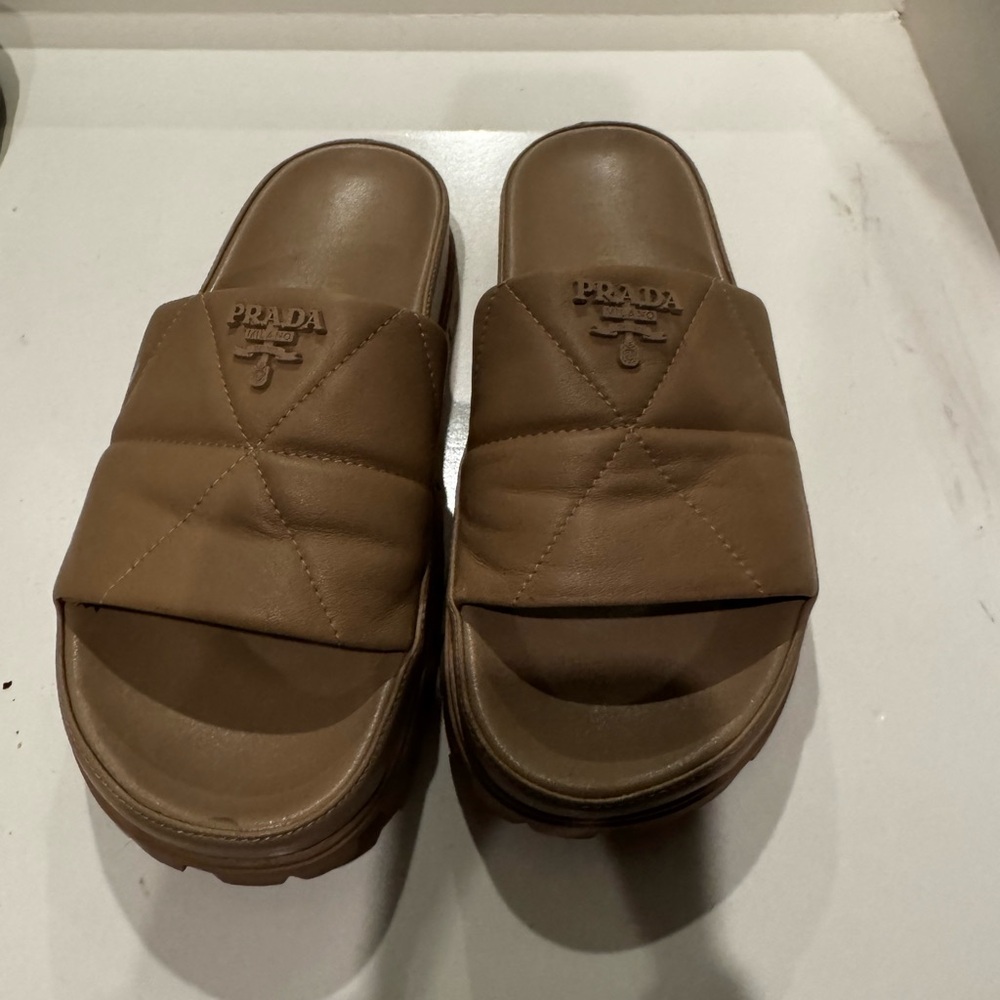 Women's tan  Quilted Slide Sandals